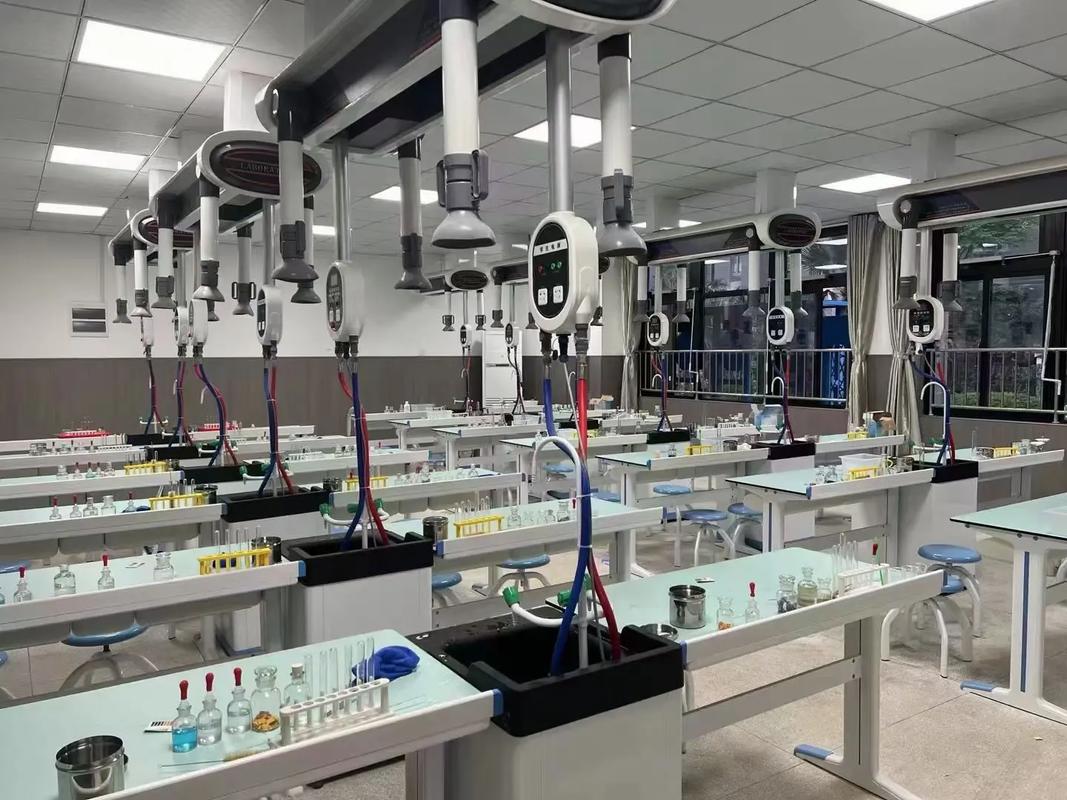 專業(yè)設計，智造未來 一站式實驗室家具解決方案